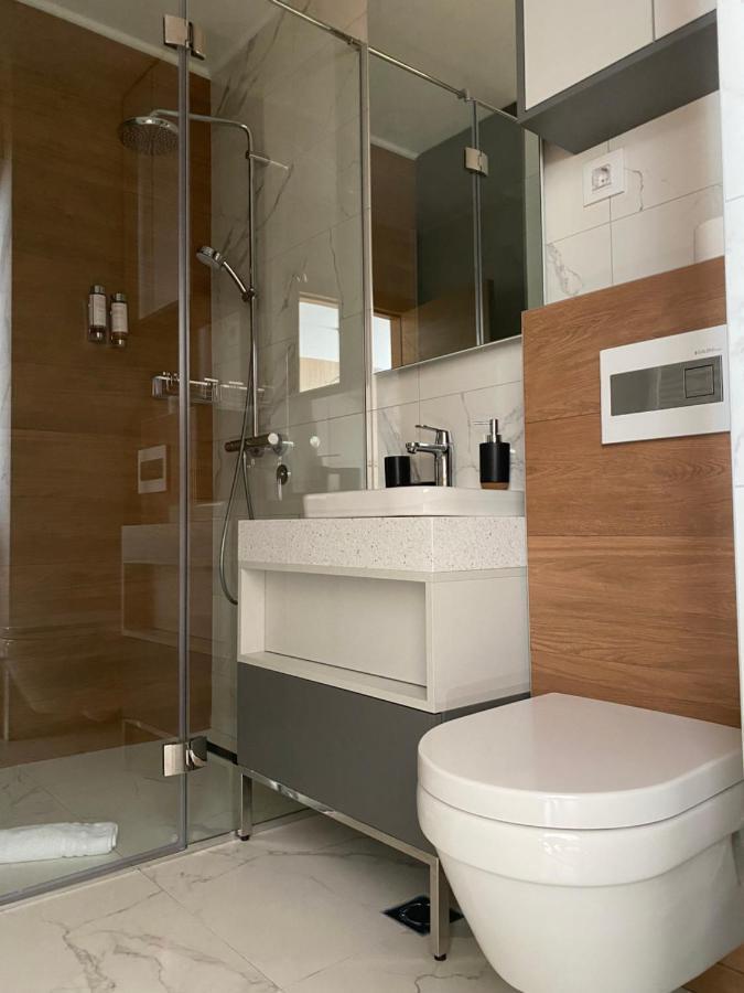 Apartman 207 *